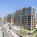 Lux Apartment With A Pool, Gym & Private Balcony