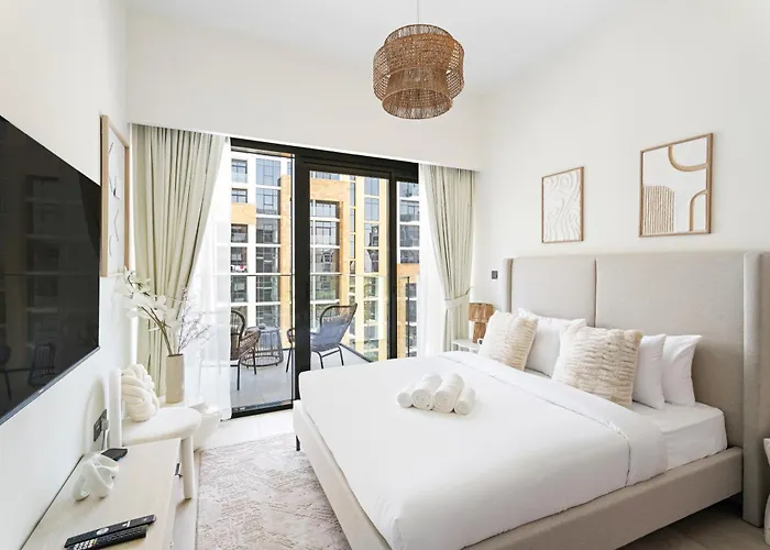 Lux Apartment With A Pool, Gym & Private Balcony