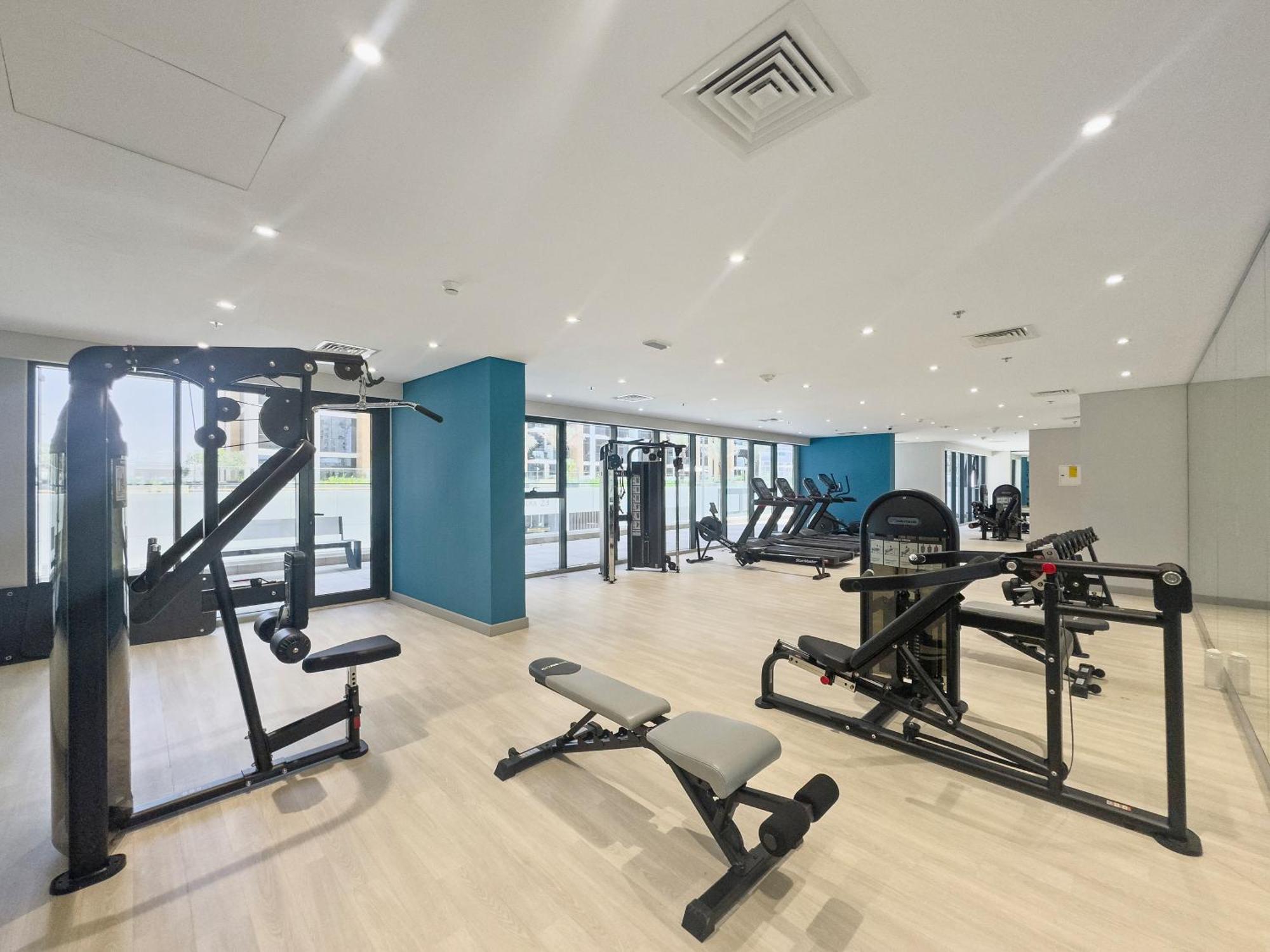 Lux With A Pool, Gym & Private Balcony Apartment
