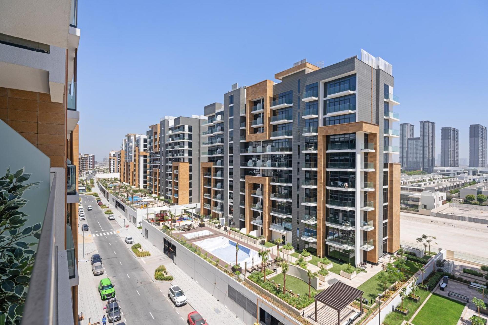 Apartment Lux With A Pool, Gym & Private Balcony