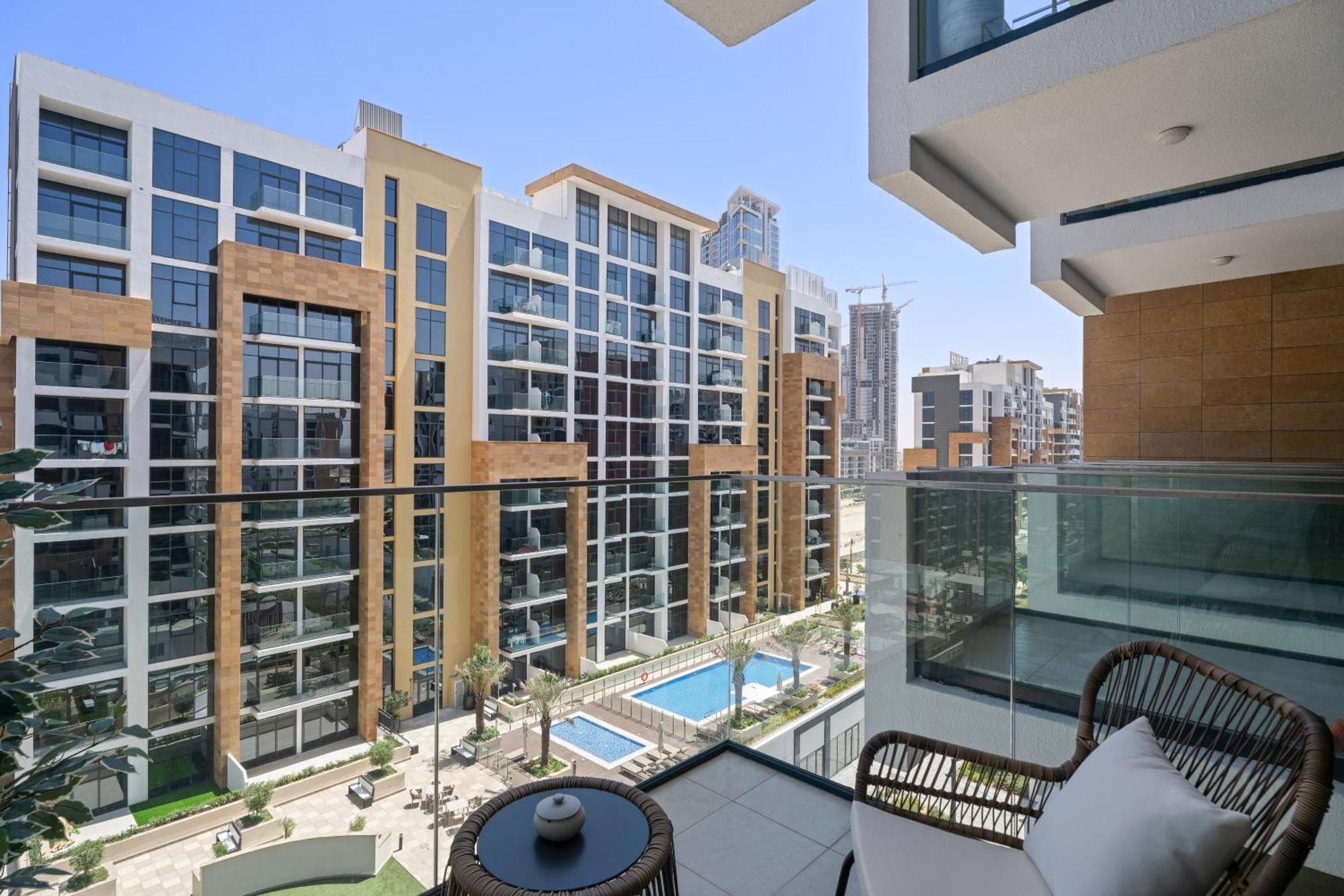 Lux With A Pool, Gym & Private Balcony * Dubai