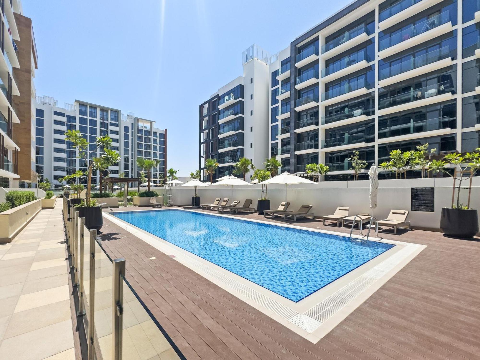 Lux With A Pool, Gym & Private Balcony * Dubai